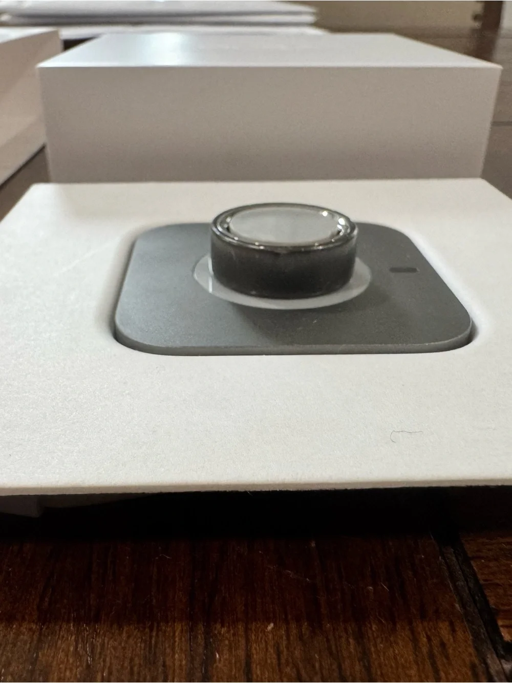 Oura Ring 4 Size 7 Stealth with Charger Dock